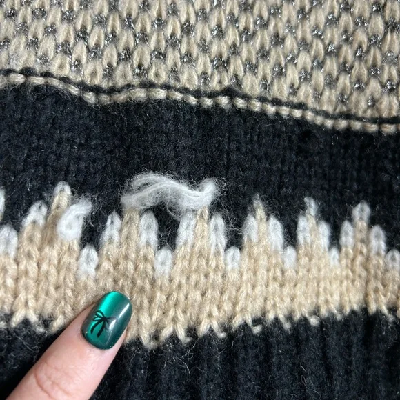 Knitted poncho - Picture 2 of 3